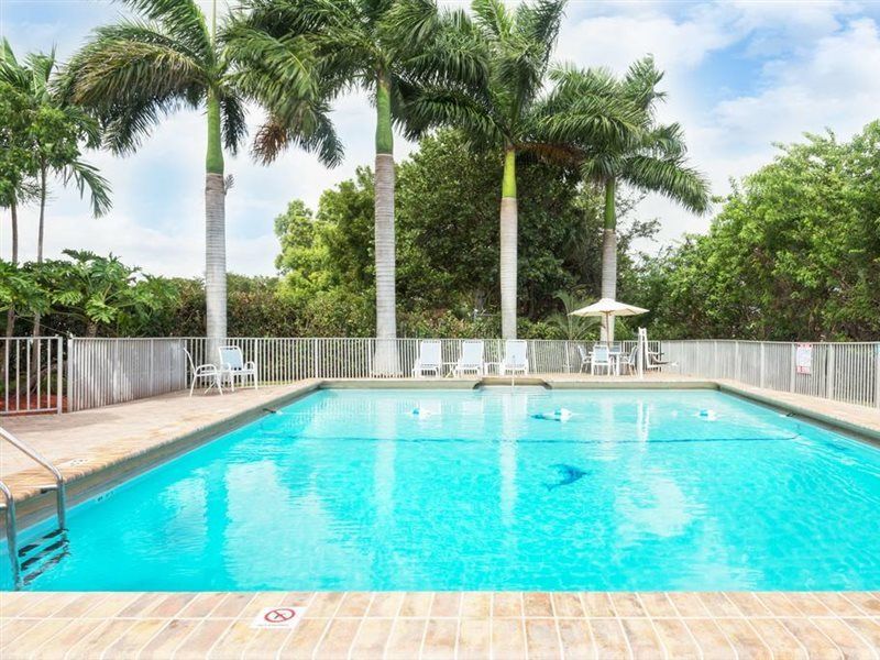 Days Inn By Wyndham Fort Lauderdale-Oakland Park Airport N Dış mekan fotoğraf