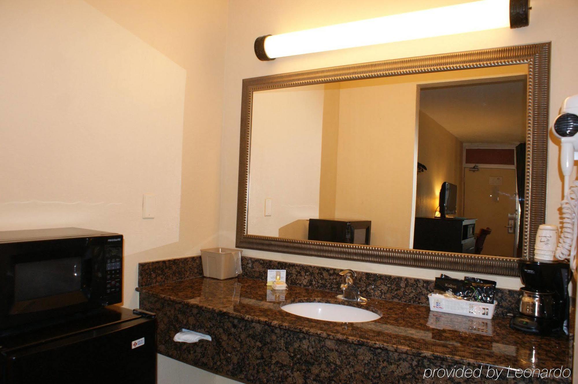 Days Inn By Wyndham Fort Lauderdale-Oakland Park Airport N Dış mekan fotoğraf