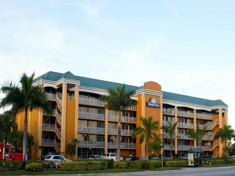 Days Inn By Wyndham Fort Lauderdale-Oakland Park Airport N Dış mekan fotoğraf
