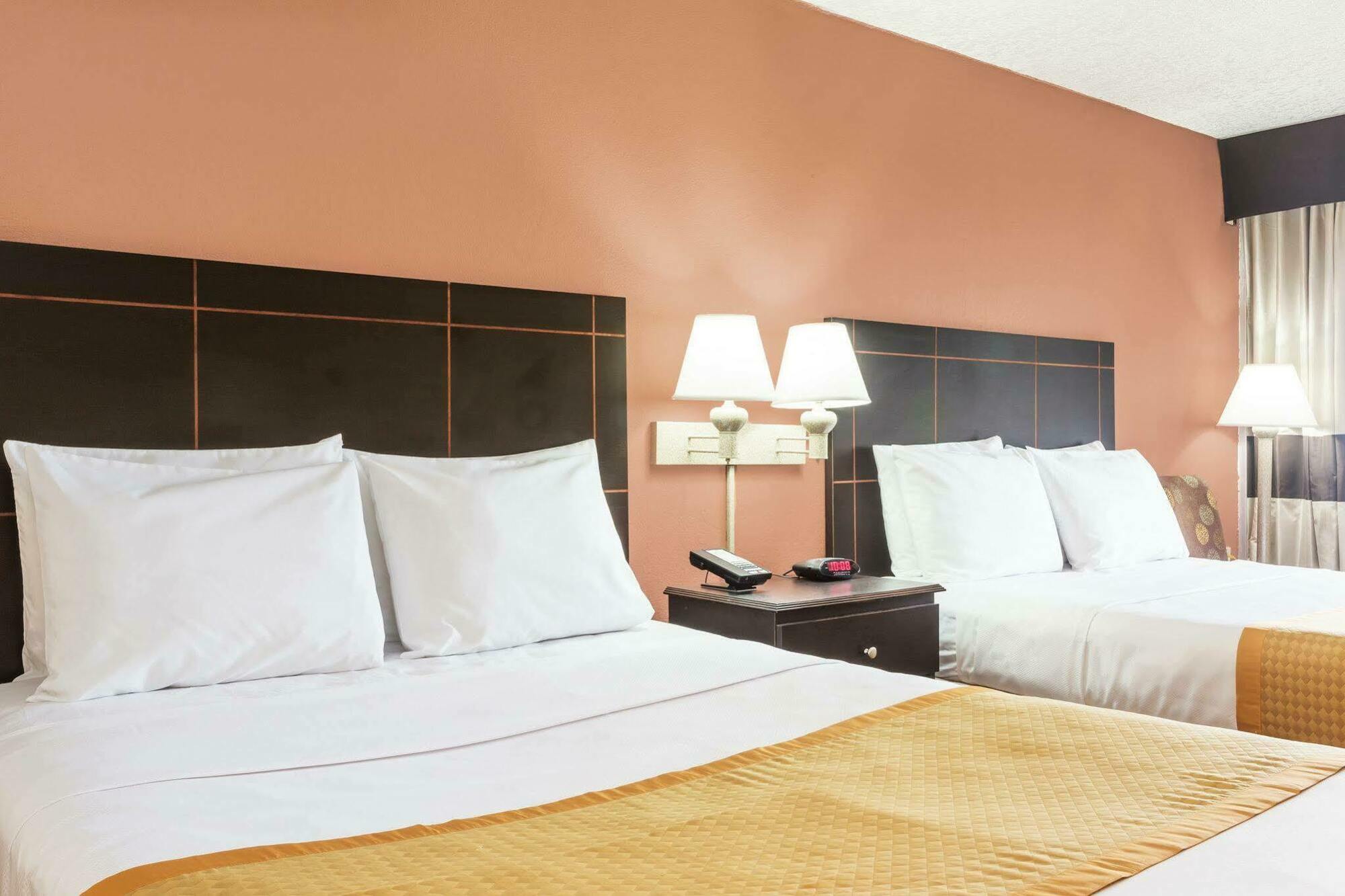 Days Inn By Wyndham Fort Lauderdale-Oakland Park Airport N Dış mekan fotoğraf